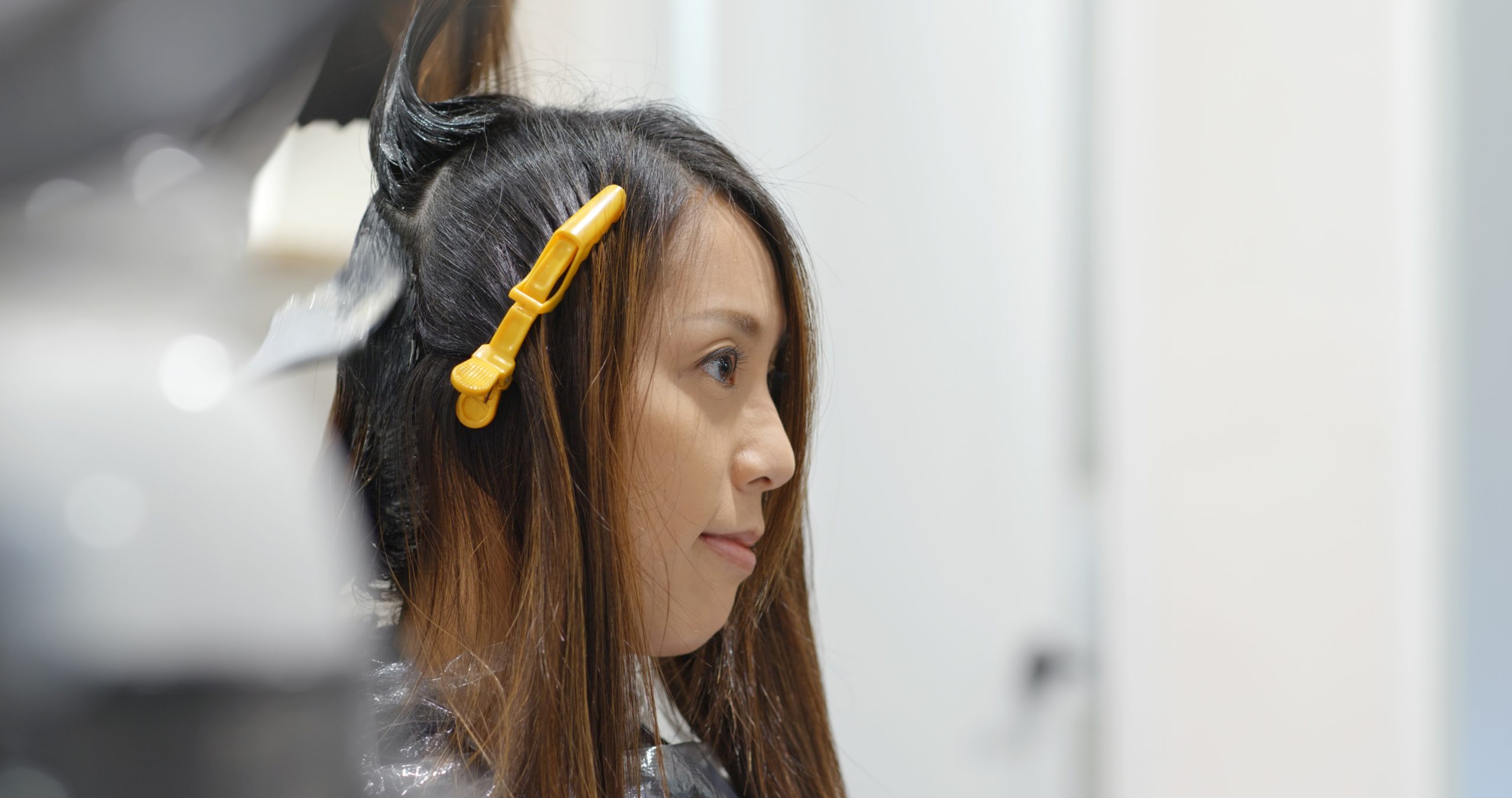 Woman,With,Hair,Color,Dye,In,Beauty,Salon